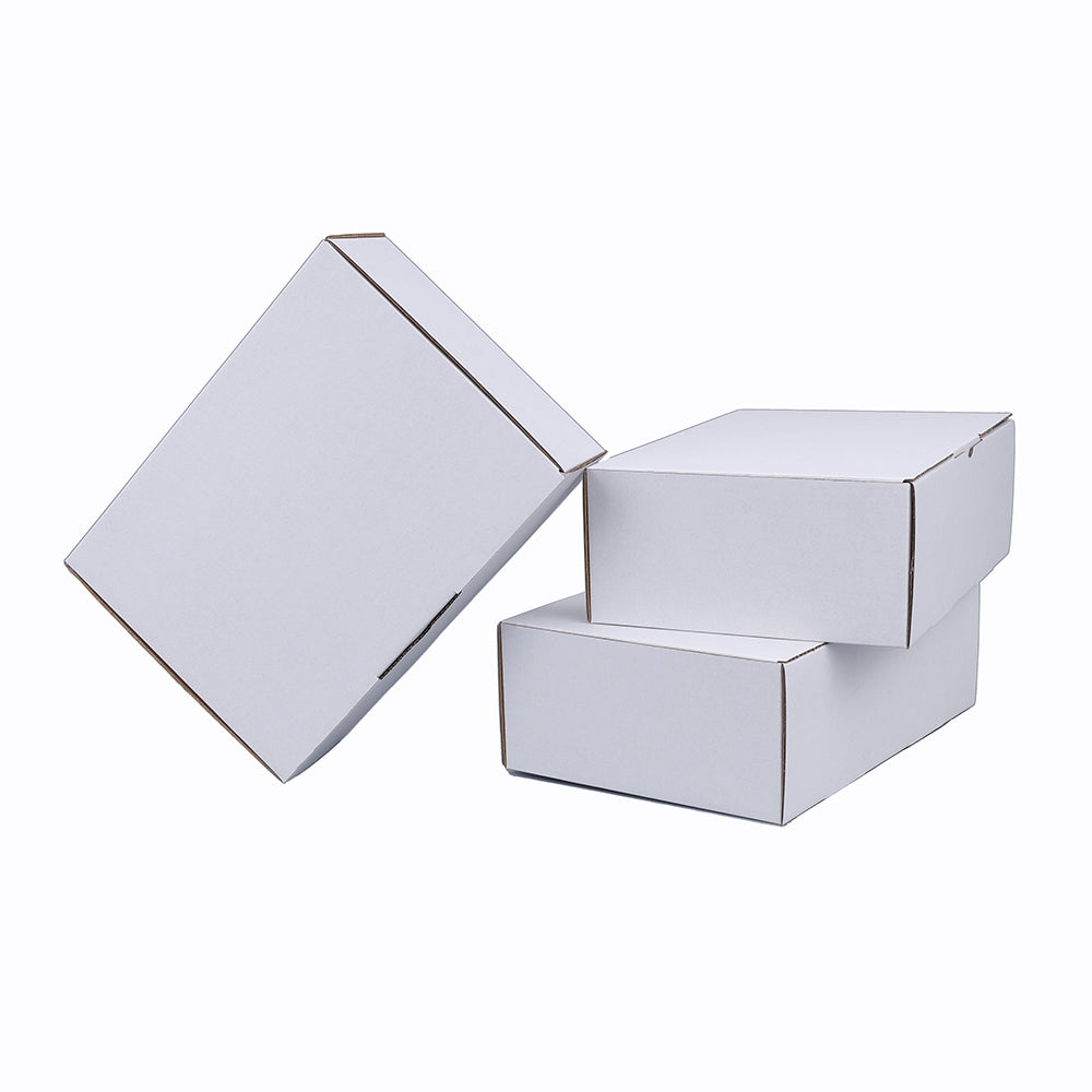 241 x 171 x 82mm Die cut White Mailing Box B214