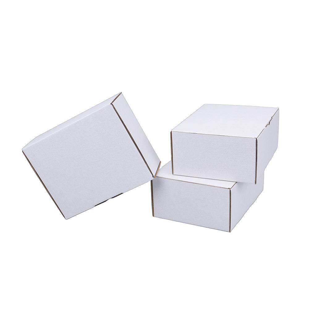 178 x 135 x 76mm Die cut White Mailing Box B130