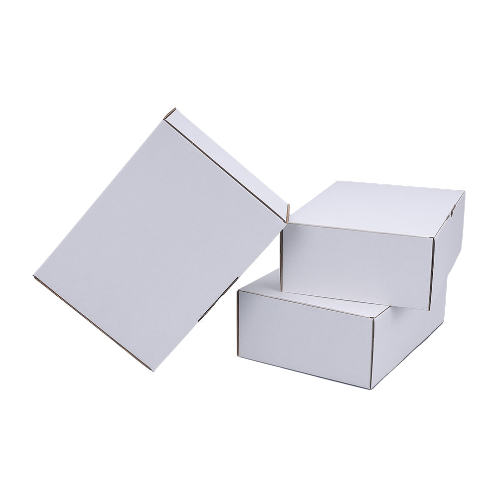 220 x 160 x 77mm A5 Die cut White Mailing Box B38