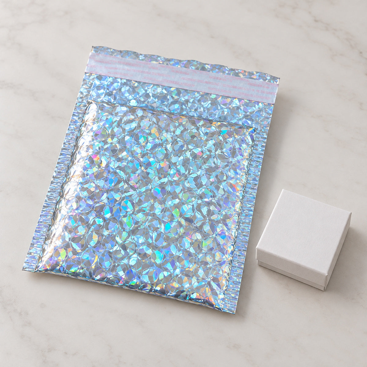Laser metallic bubble mailer 130 x 130mm - 05-use-gift