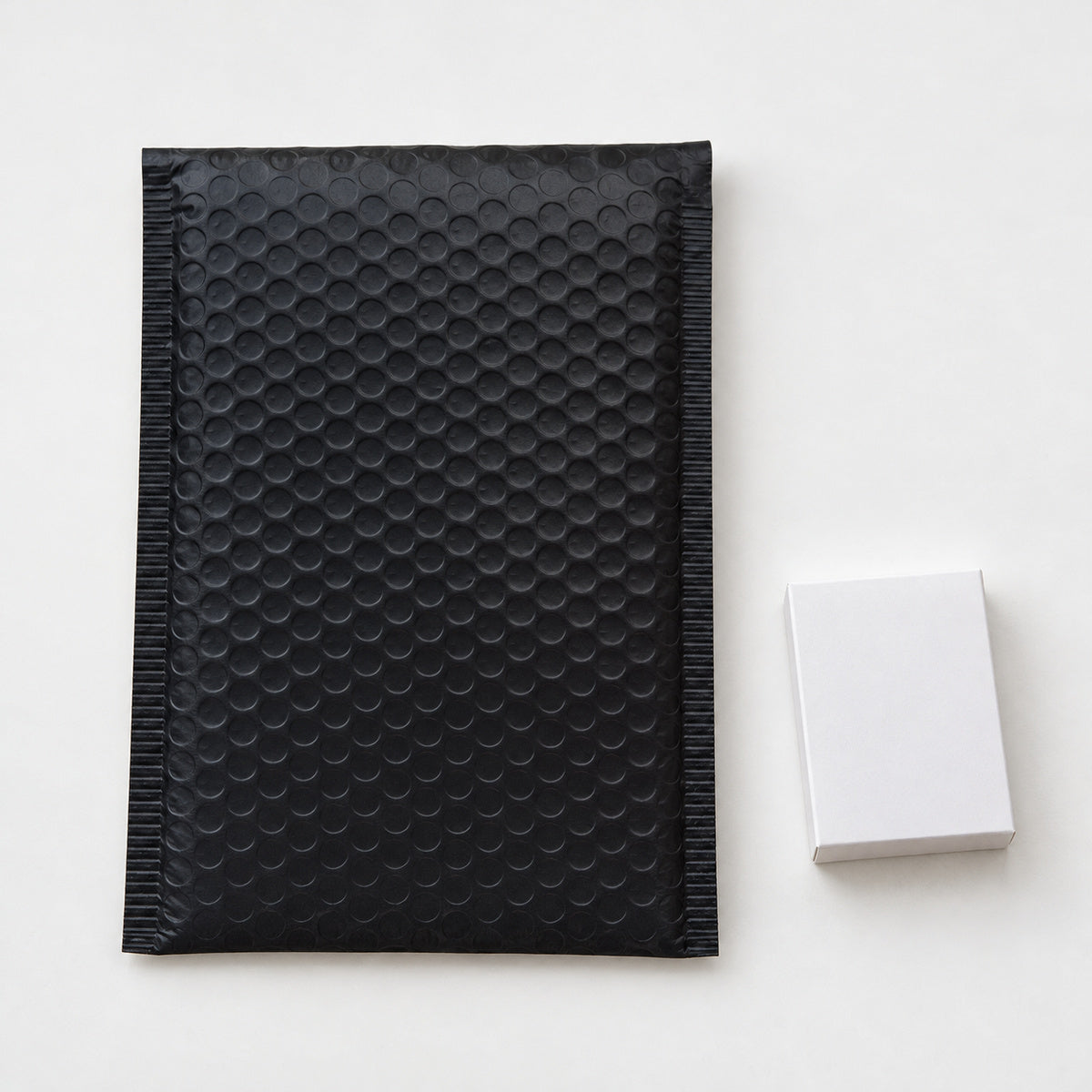 Matte Black metallic bubble mailer 260 x 380mm - 03-use-gift
