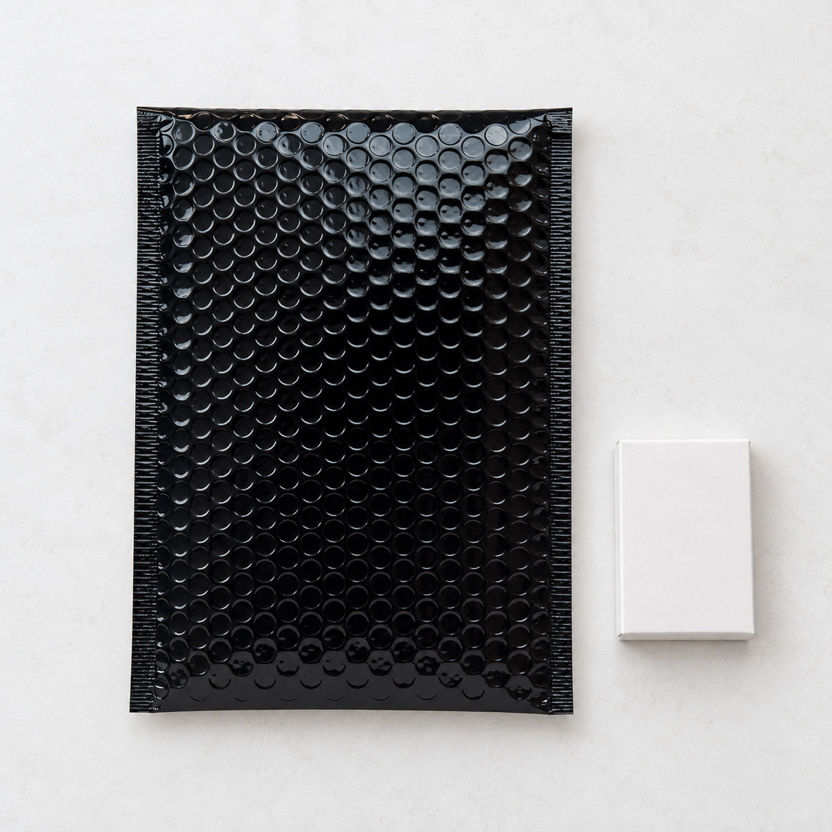 Glossy Black metallic bubble mailer 260 x 380mm - 03-use-gift