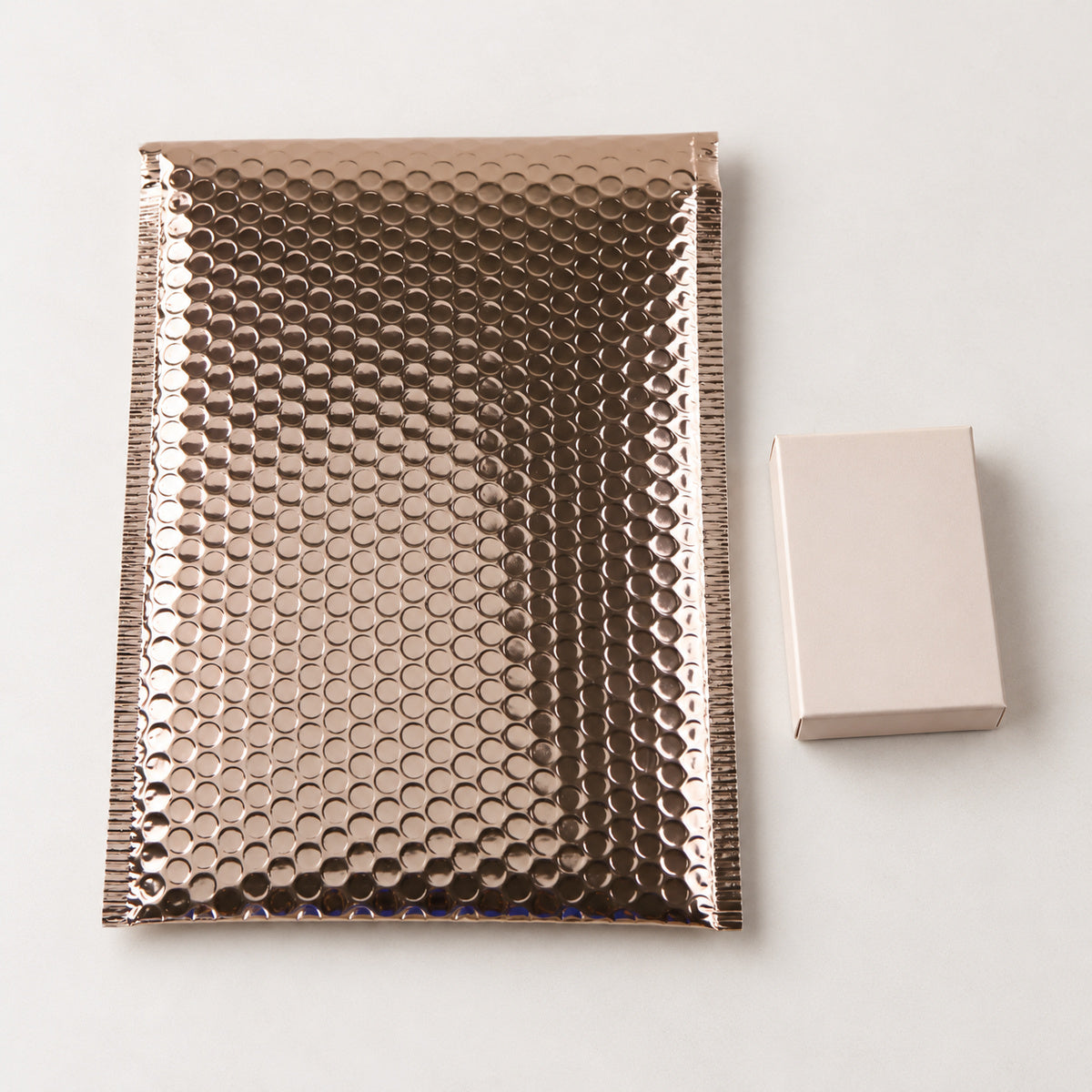 Dawn Rose Gold metallic bubble mailer 160 x 230mm - 04-use-gift
