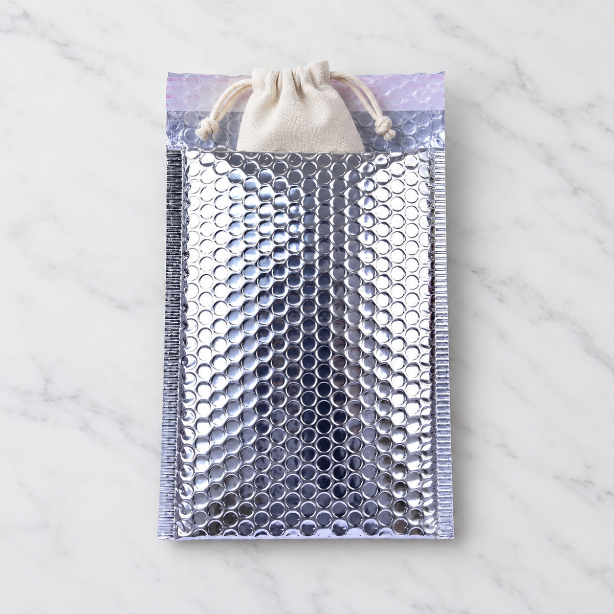Silver metallic bubble mailer 100 x 180mm - 06-use-accessory