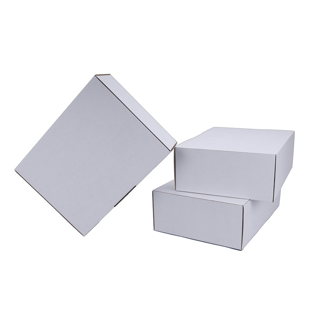 320 x 250 x 105mm A4 Die cut White Mailing Box B92