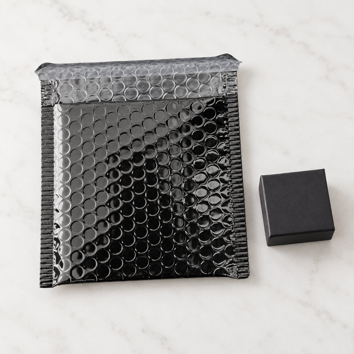 Glossy Black metallic bubble mailer 130 x 130mm - 03-use-gift