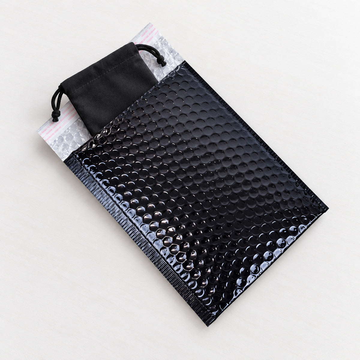 Glossy Black metallic bubble mailer 160 x 230mm - 07-use-accessory