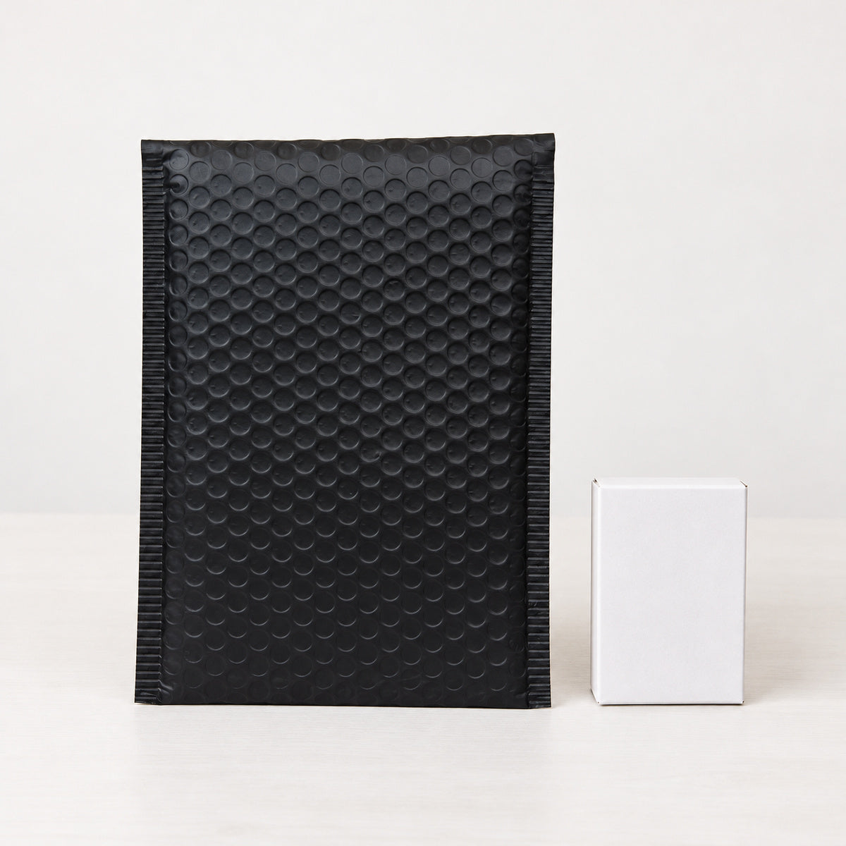 Matte Black metallic bubble mailer 160 x 230mm - 06-use-gift