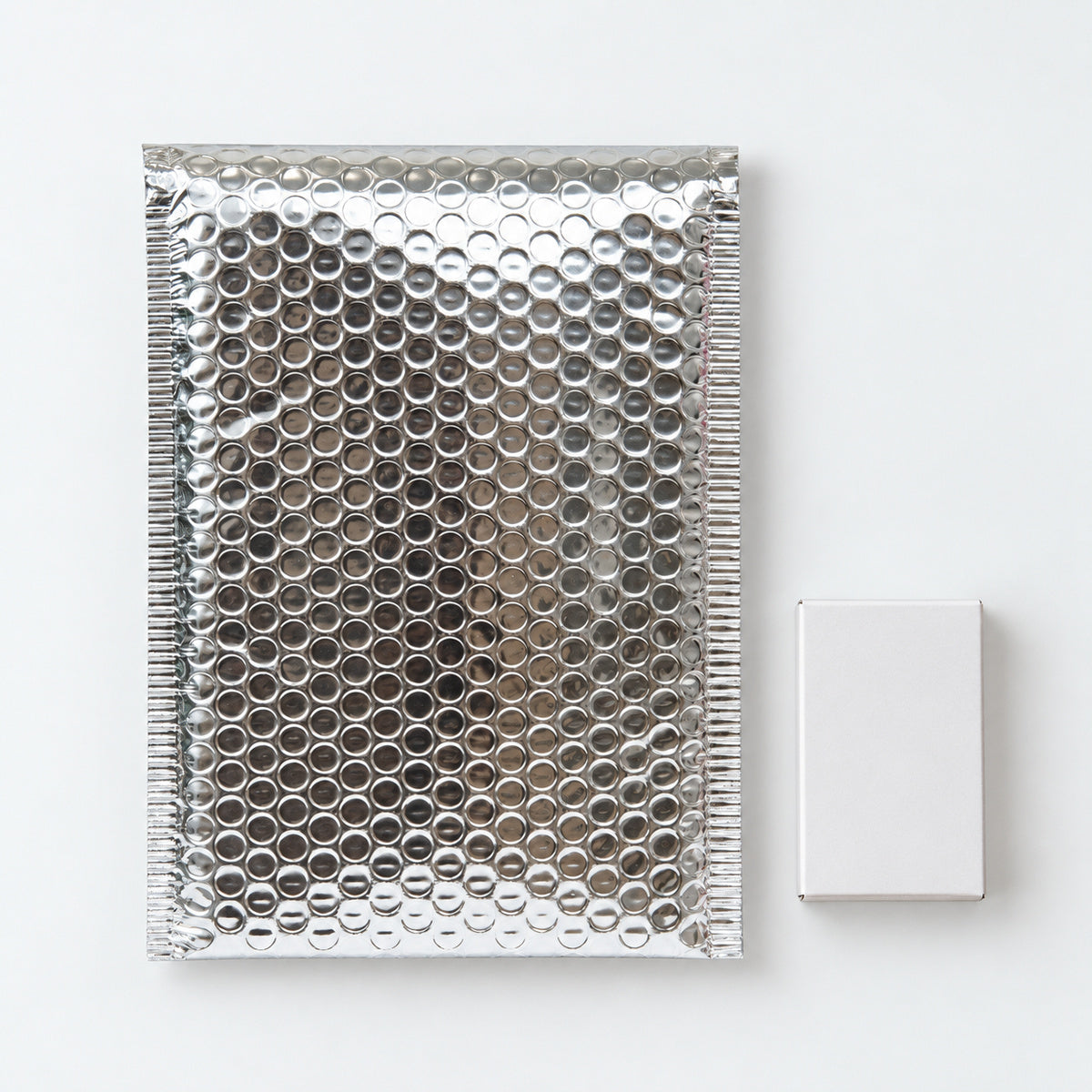 Silver metallic bubble mailer 210 x 290mm - 05-use-gift