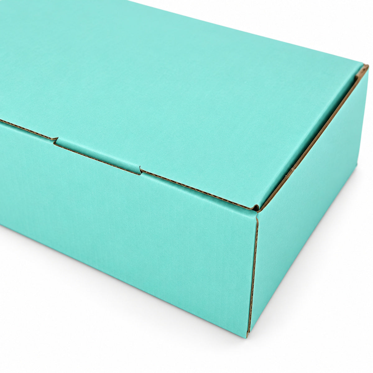 B372 210 x 140 x 60mm mint blue diecut mailing box – closure detail